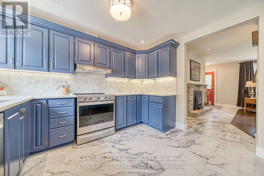 Photo 10 of 51 Fittons Road E, Orillia ON