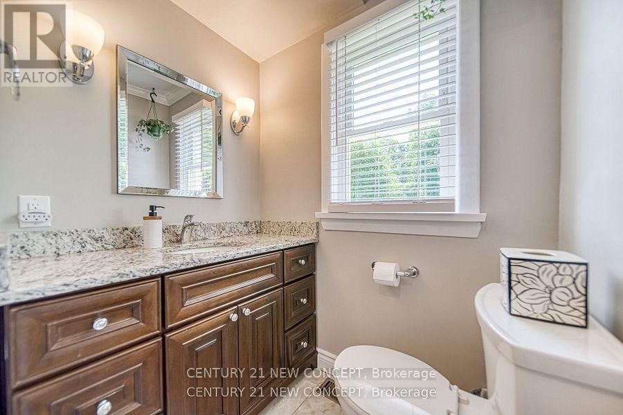 Photo 11 of 51 Fittons Road E, Orillia ON