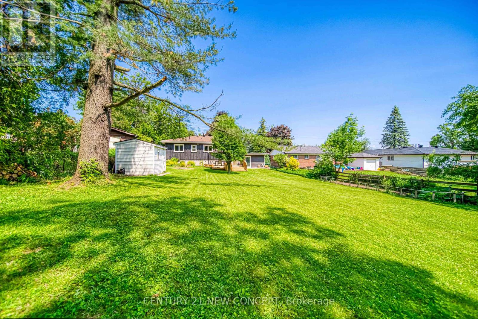 Photo 33 of 51 Fittons Road E, Orillia ON