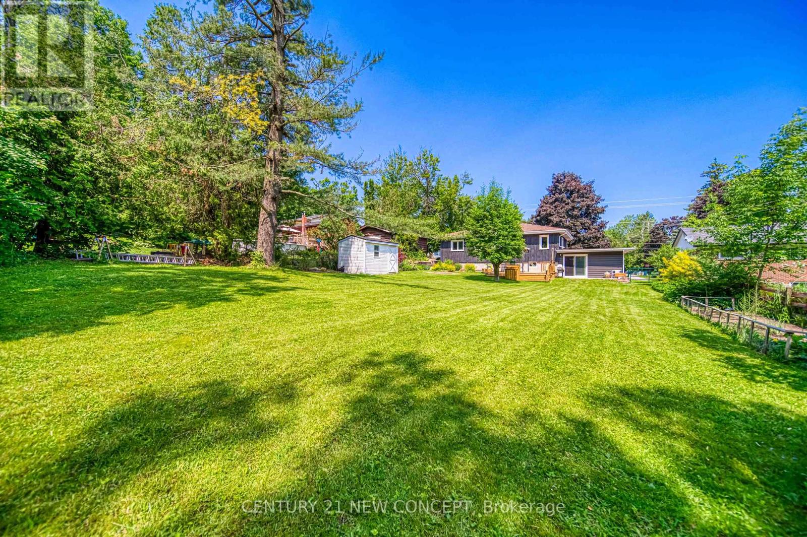 Photo 9 of 51 Fittons Road E, Orillia ON