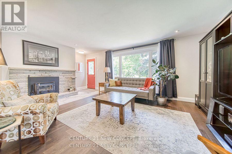 Photo 4 of 51 Fittons Road E, Orillia ON
