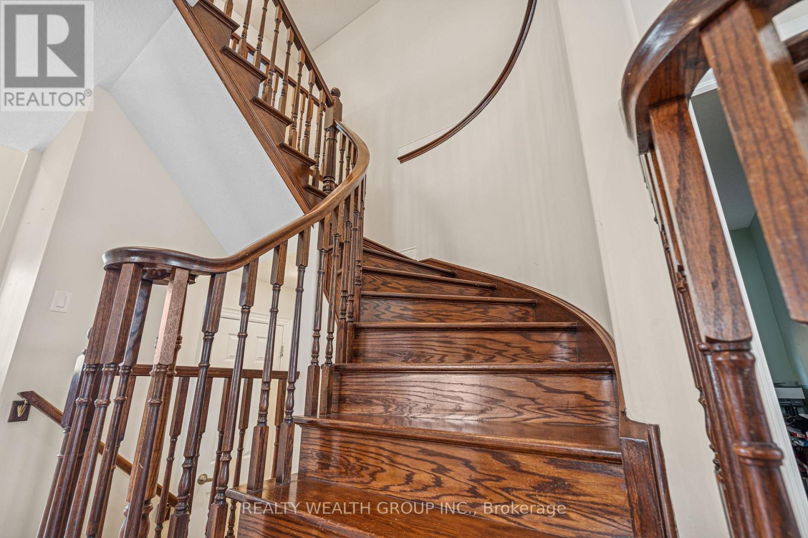 Photo 10 of 896 Booth Avenue, Innisfil ON