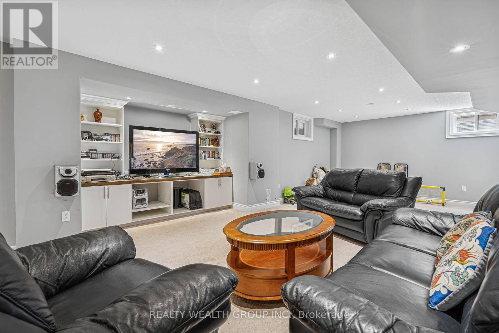 Photo 37 of 896 Booth Avenue, Innisfil ON