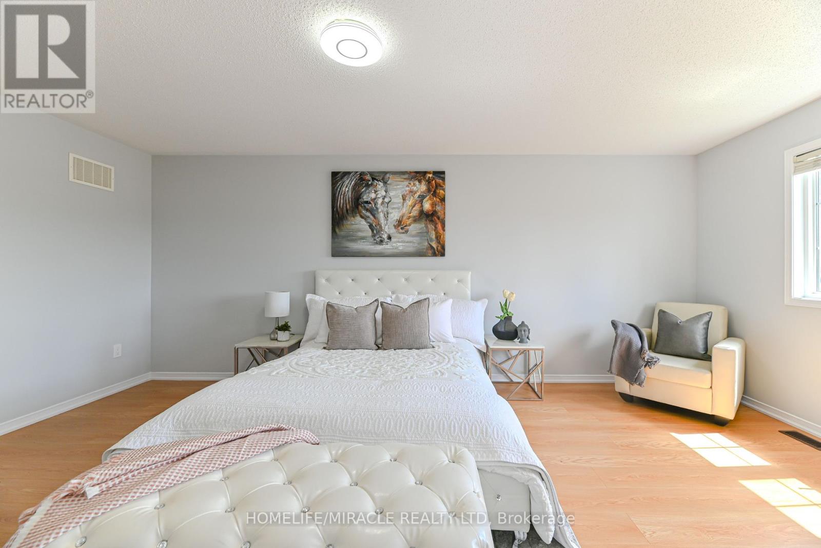 Photo 25 of 102 Delport Close, Brampton ON