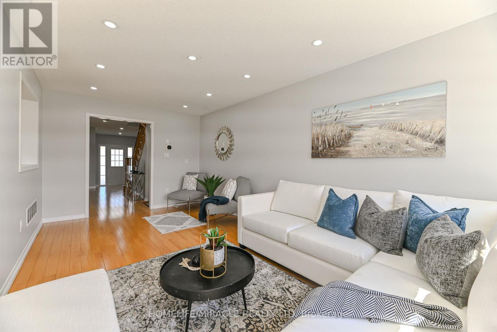 Photo 13 of 102 Delport Close, Brampton ON