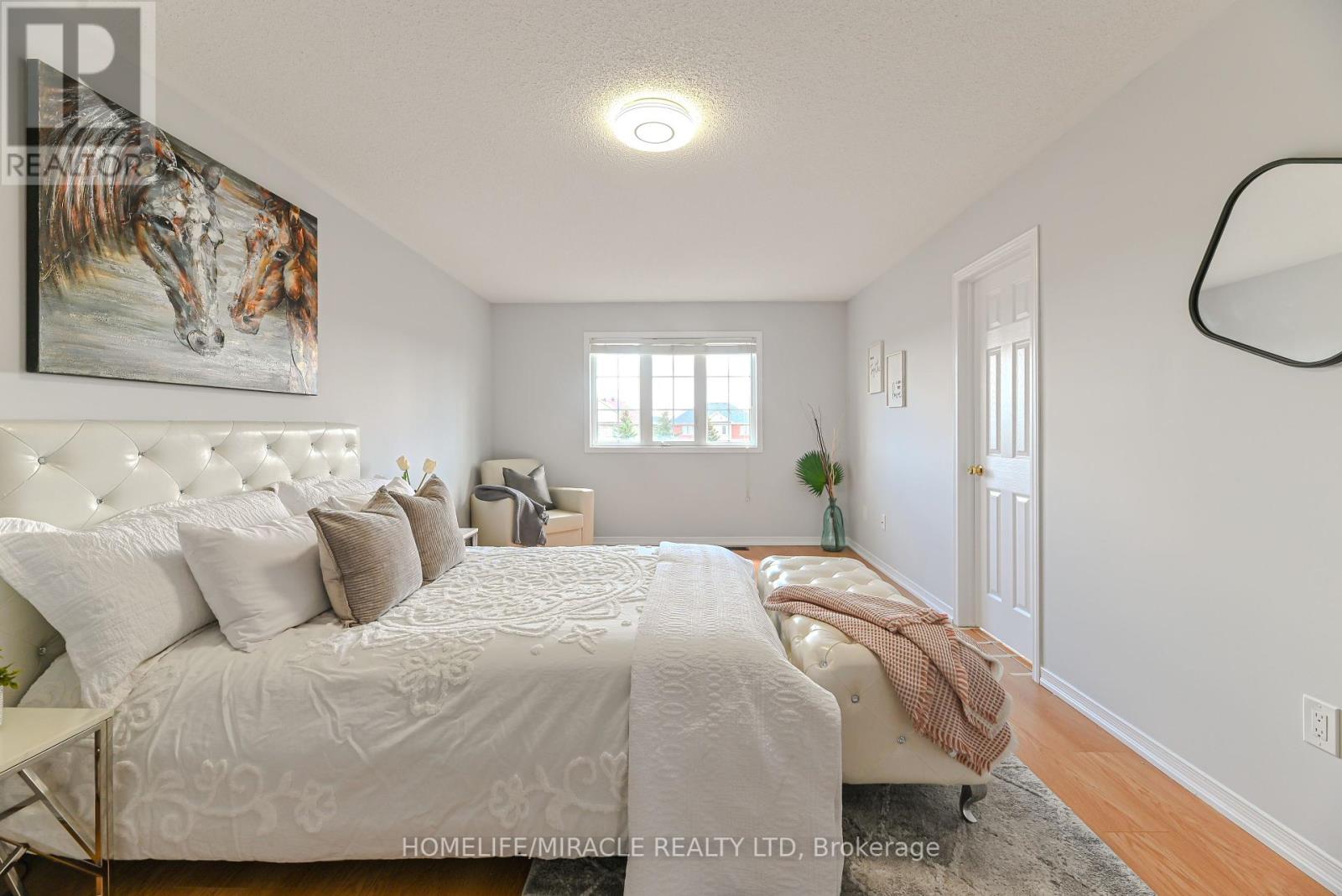 Photo 24 of 102 Delport Close, Brampton ON