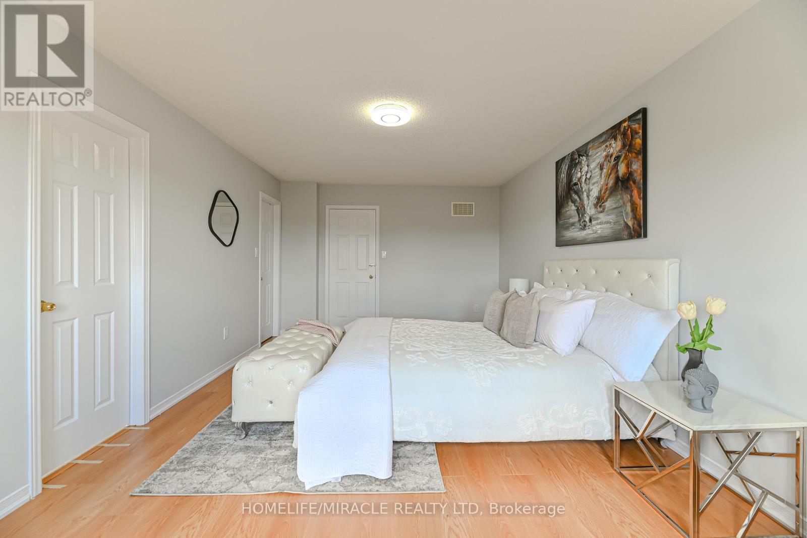 Photo 26 of 102 Delport Close, Brampton ON
