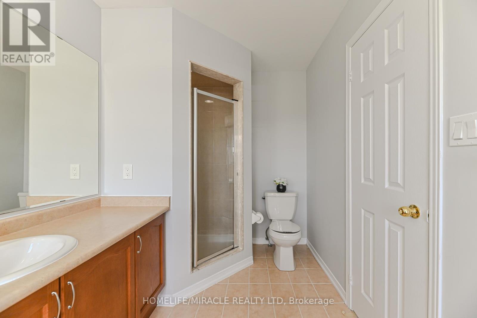 Photo 29 of 102 Delport Close, Brampton ON