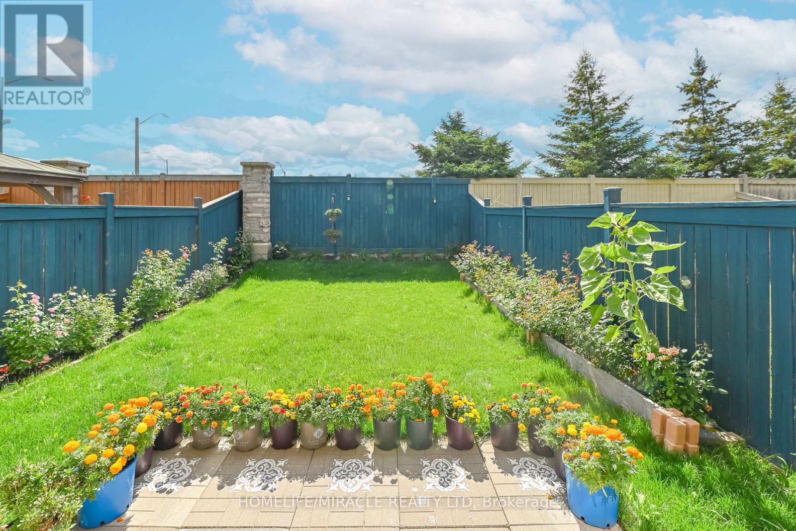 Photo 37 of 102 Delport Close, Brampton ON