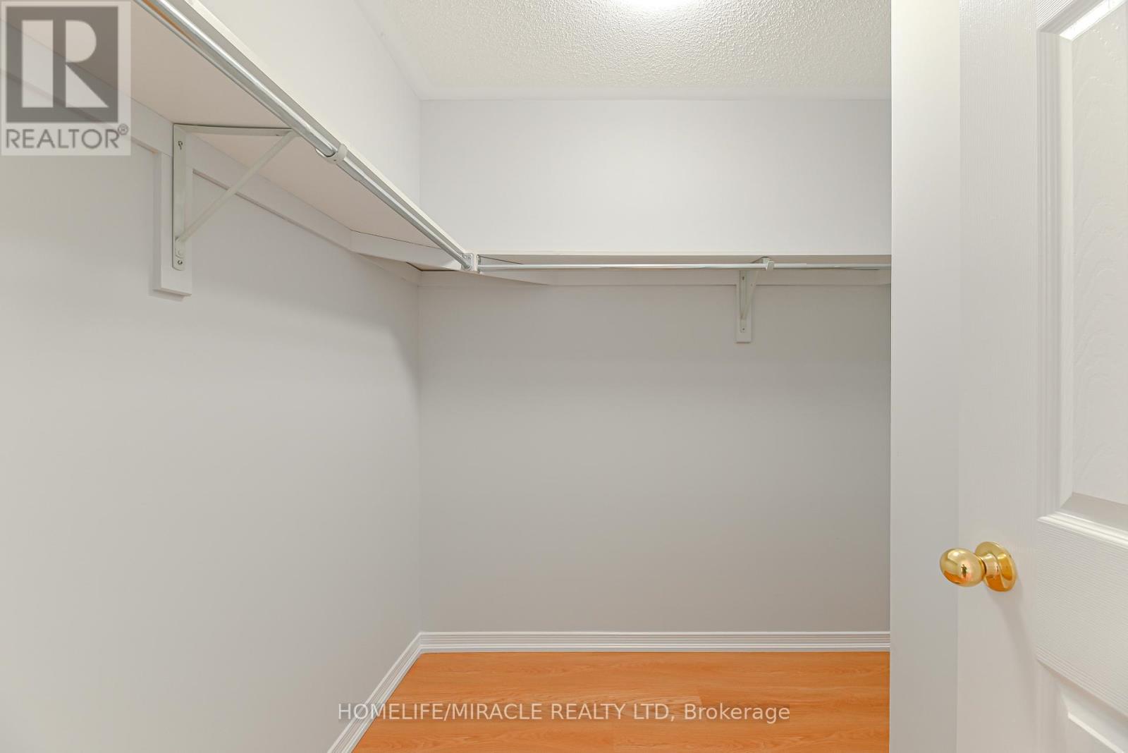 Photo 30 of 102 Delport Close, Brampton ON
