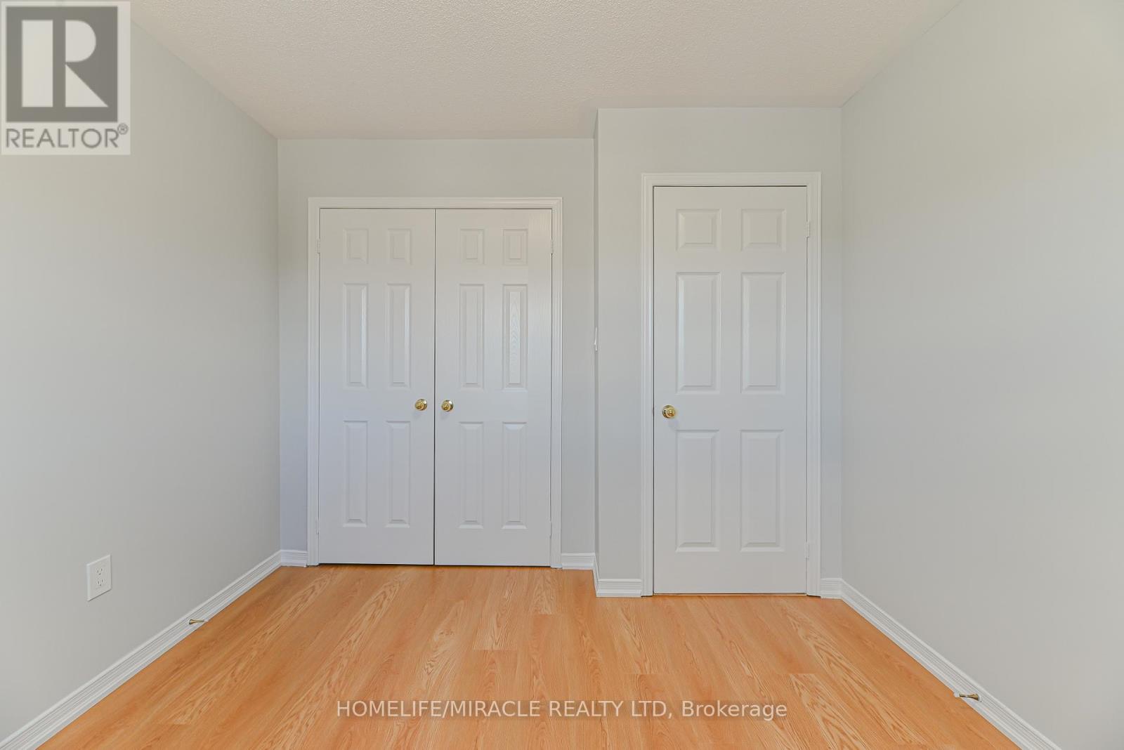 Photo 34 of 102 Delport Close, Brampton ON