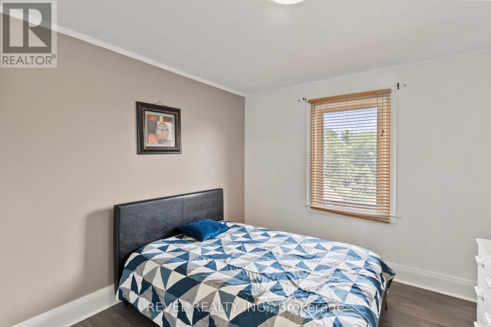 Photo 12 of 325 Ritson Road S, Oshawa ON