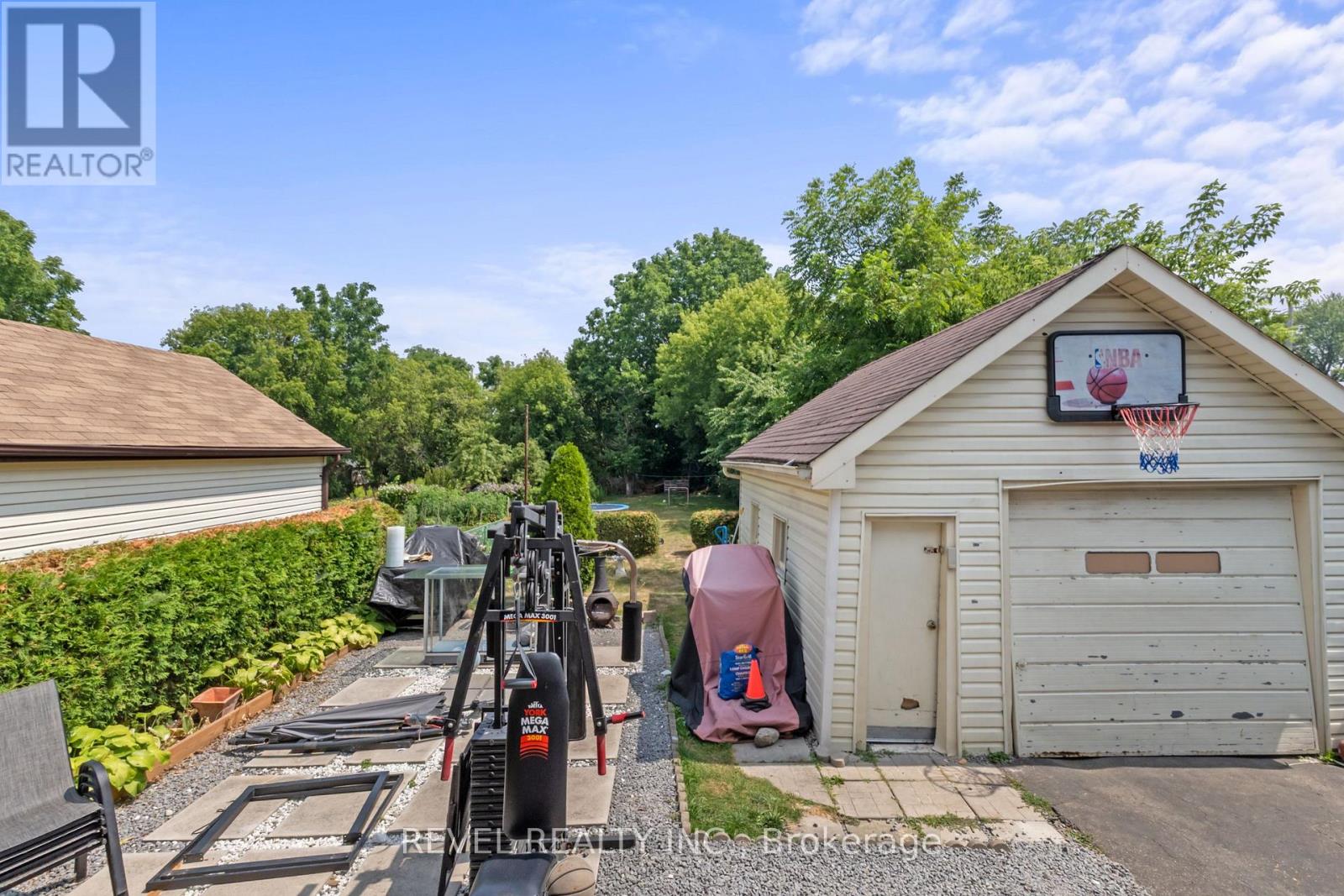 Photo 11 of 325 Ritson Road S, Oshawa ON