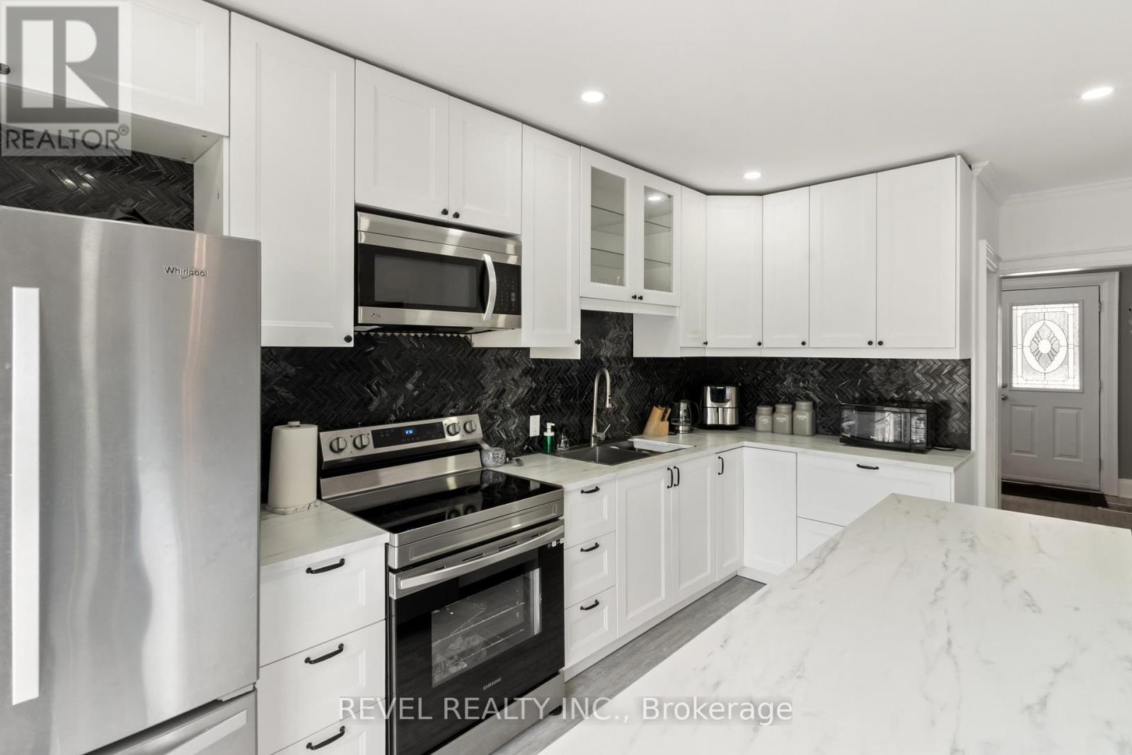 Photo 3 of 325 Ritson Road S, Oshawa ON
