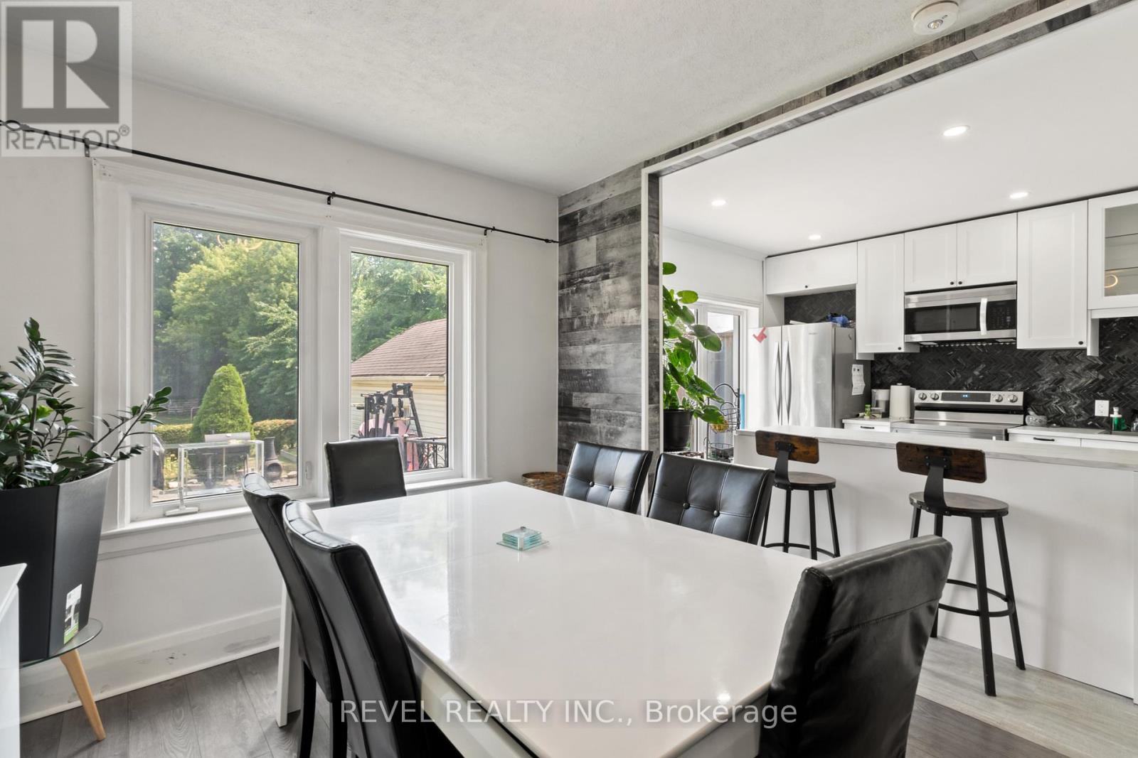 Photo 10 of 325 Ritson Road S, Oshawa ON