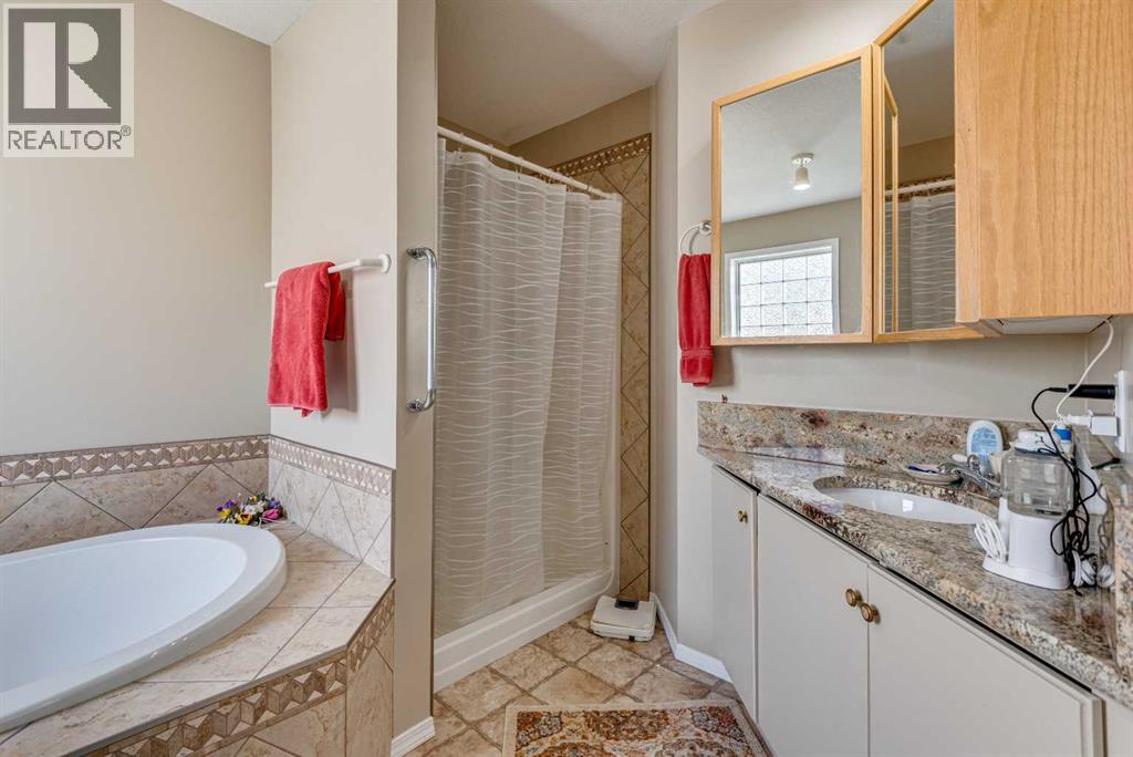 Photo 21 of 241 11 Street, Three Hills AB