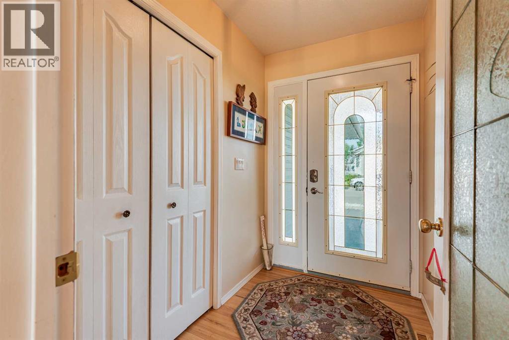 Photo 6 of 241 11 Street, Three Hills AB