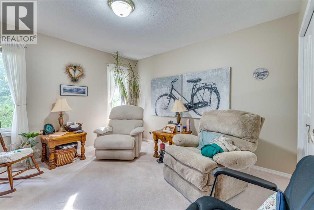 Photo 23 of 241 11 Street, Three Hills AB
