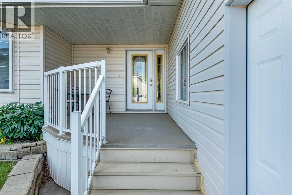 Photo 5 of 241 11 Street, Three Hills AB