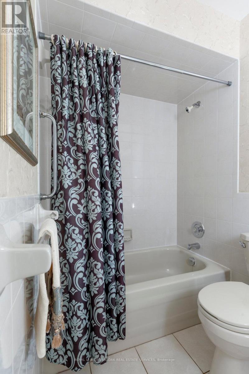 Photo 24 of 1142 Augustus Drive, Burlington ON