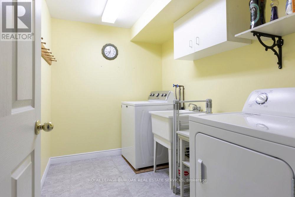 Photo 33 of 1142 Augustus Drive, Burlington ON