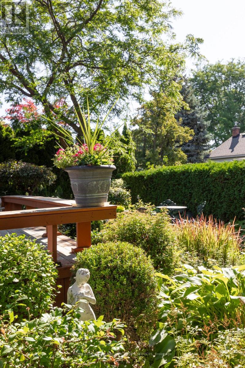 Photo 44 of 1142 Augustus Drive, Burlington ON