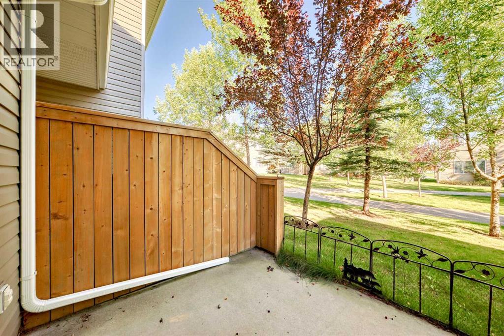 Photo 20 of 63 Bridleridge Manor Sw, Calgary AB
