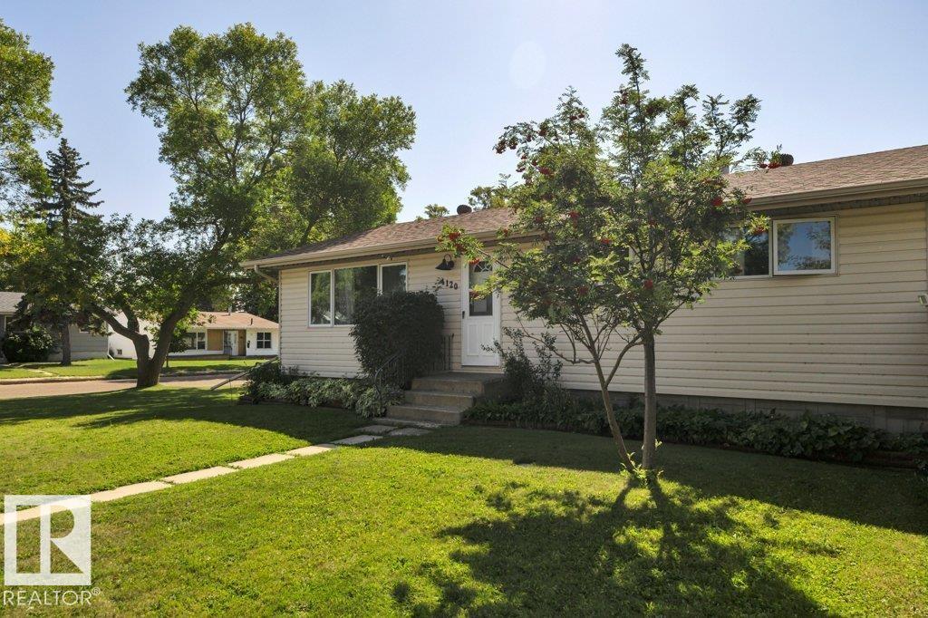 Photo 4 of 4120 55 St, Wetaskiwin AB