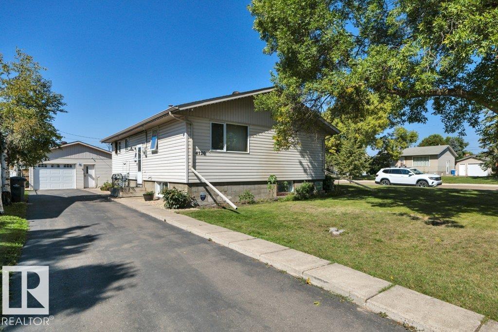 Photo 31 of 4120 55 St, Wetaskiwin AB
