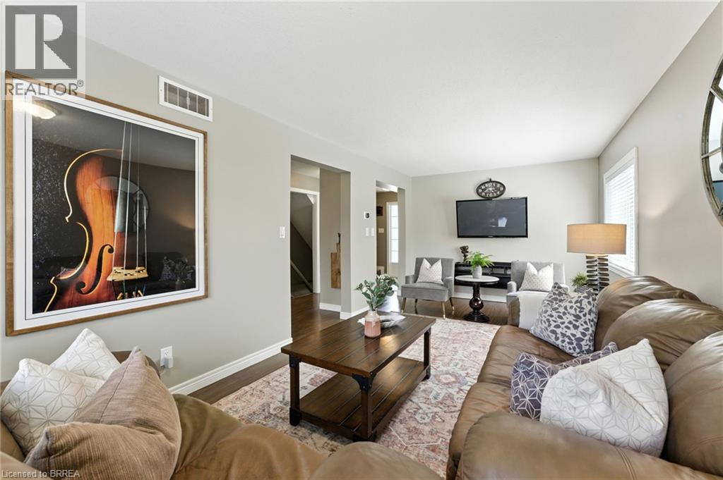 Photo 5 of 11 Macpherson Drive, Paris ON