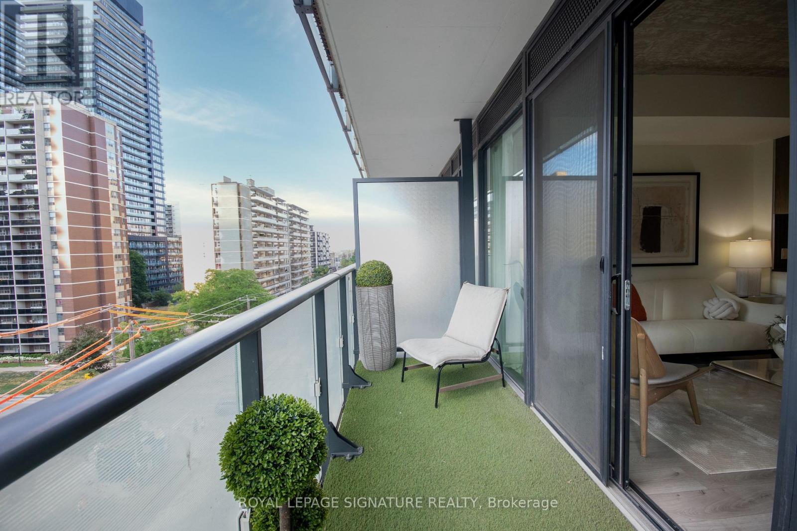 Photo 24 of 605 161 Roehampton Avenue, Toronto ON