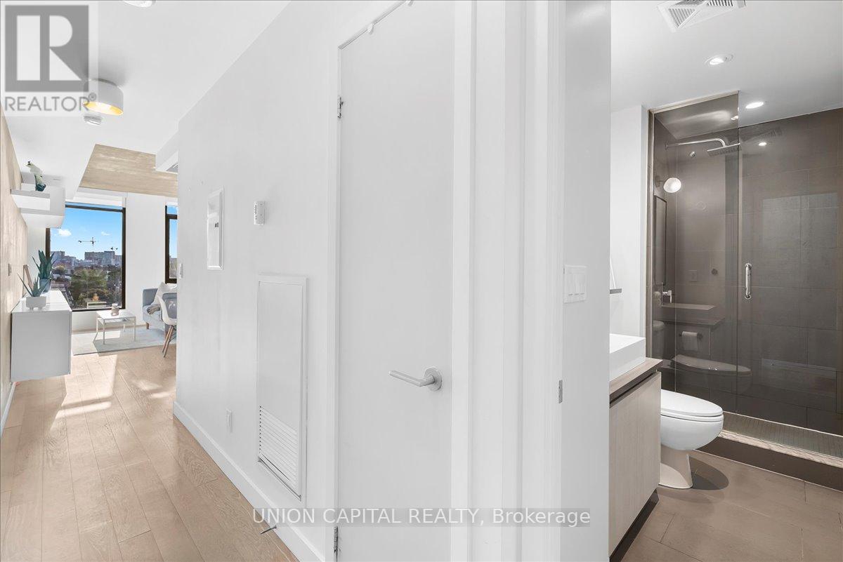 Photo 18 of 505 111 Bathurst Street, Toronto ON