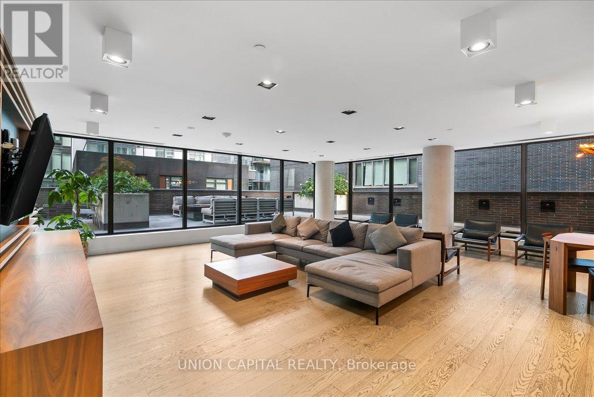 Photo 20 of 505 111 Bathurst Street, Toronto ON