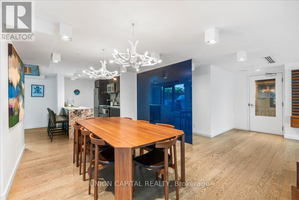 Photo 6 of 505 111 Bathurst Street, Toronto ON