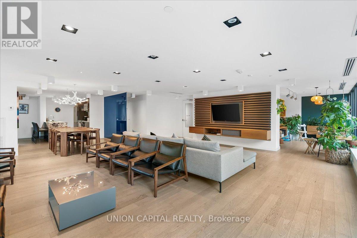 Photo 5 of 505 111 Bathurst Street, Toronto ON