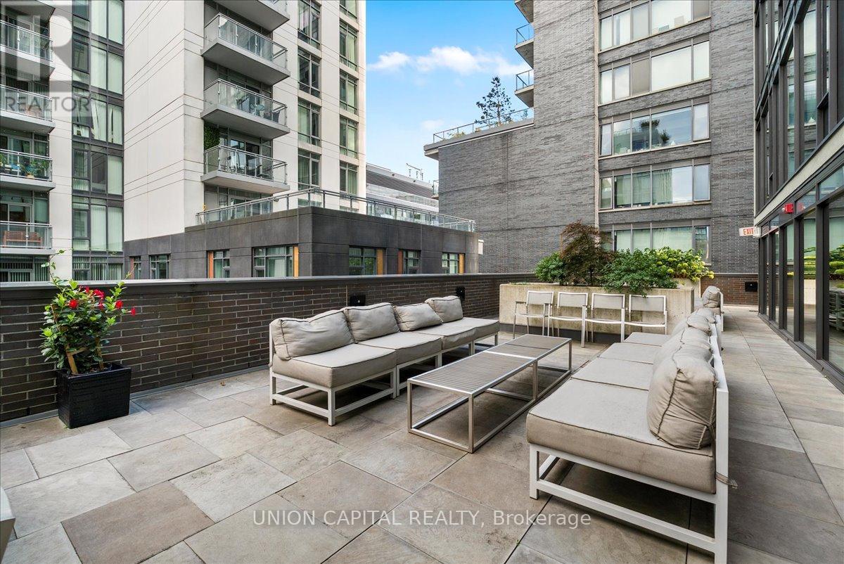 Photo 4 of 505 111 Bathurst Street, Toronto ON