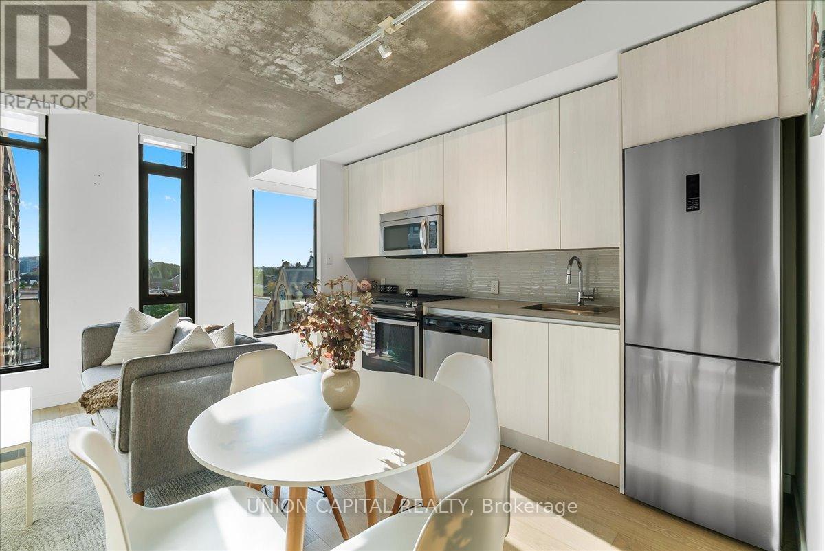 Photo 10 of 505 111 Bathurst Street, Toronto ON