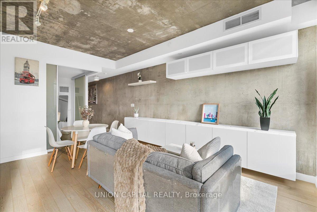 Photo 1 of 505 111 Bathurst Street, Toronto ON