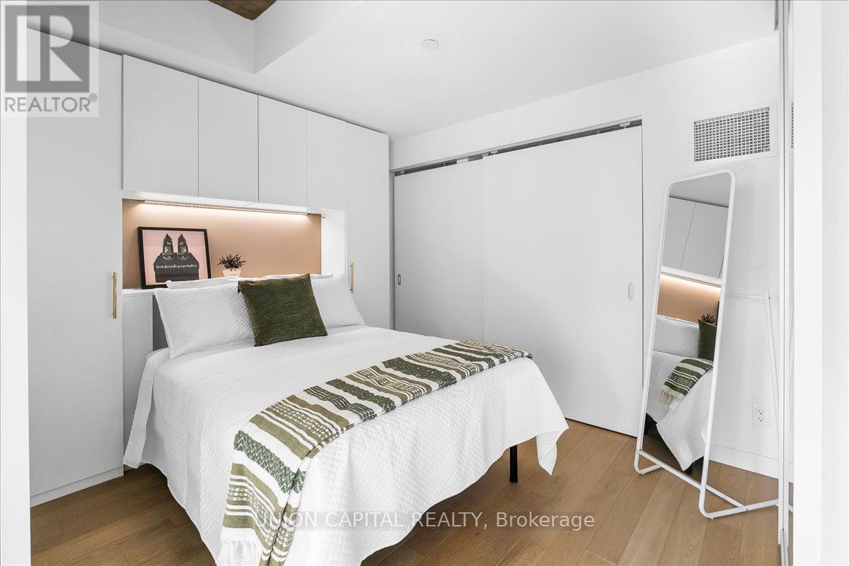 Photo 14 of 505 111 Bathurst Street, Toronto ON