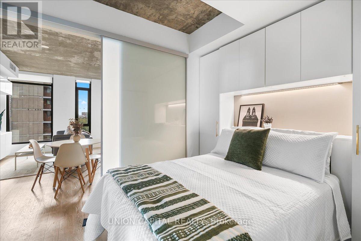 Photo 13 of 505 111 Bathurst Street, Toronto ON