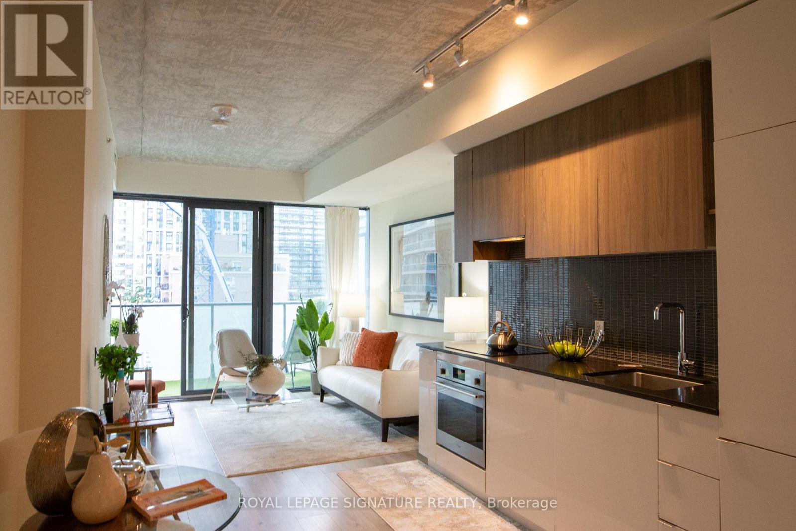 Photo 18 of 605 161 Roehampton Avenue, Toronto ON