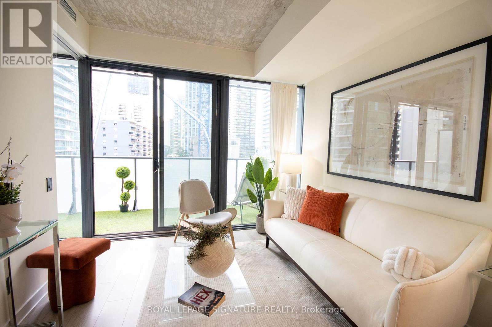 Photo 5 of 605 161 Roehampton Avenue, Toronto ON