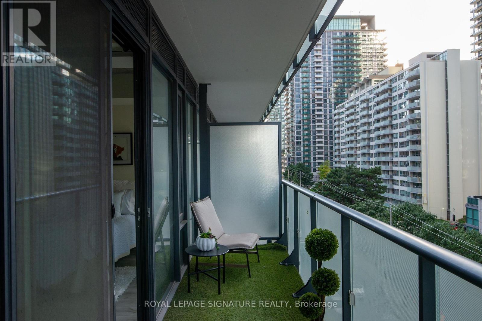 Photo 8 of 605 161 Roehampton Avenue, Toronto ON