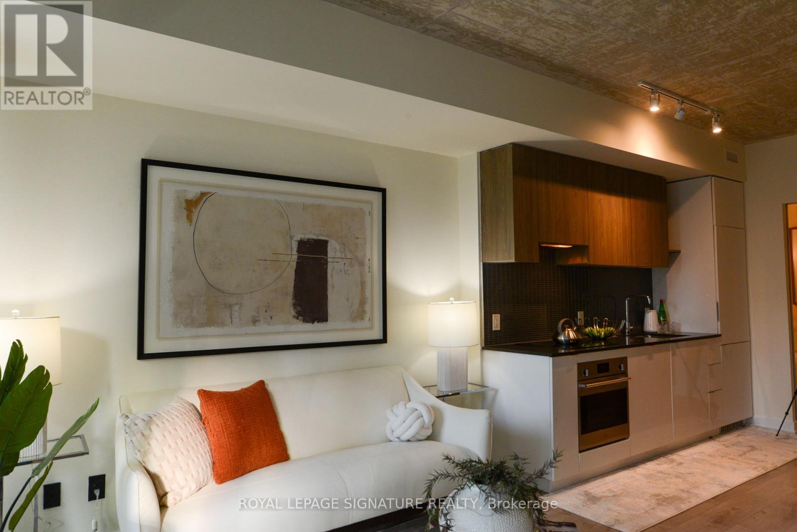 Photo 22 of 605 161 Roehampton Avenue, Toronto ON