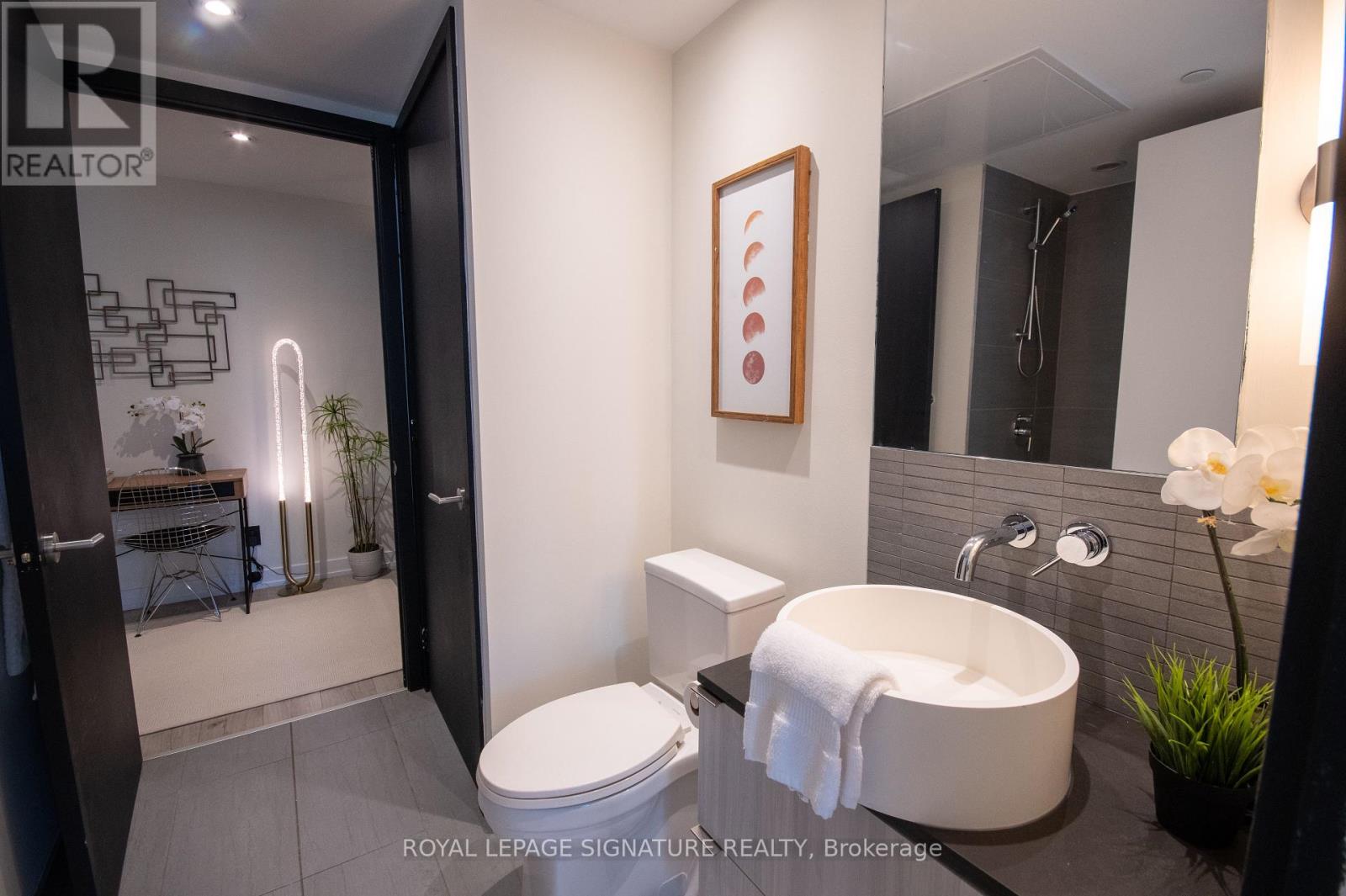 Photo 35 of 605 161 Roehampton Avenue, Toronto ON