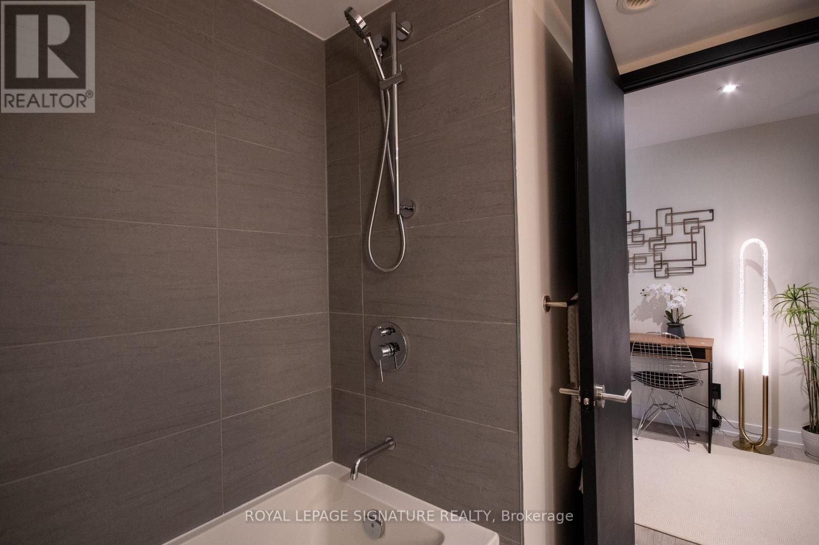 Photo 16 of 605 161 Roehampton Avenue, Toronto ON
