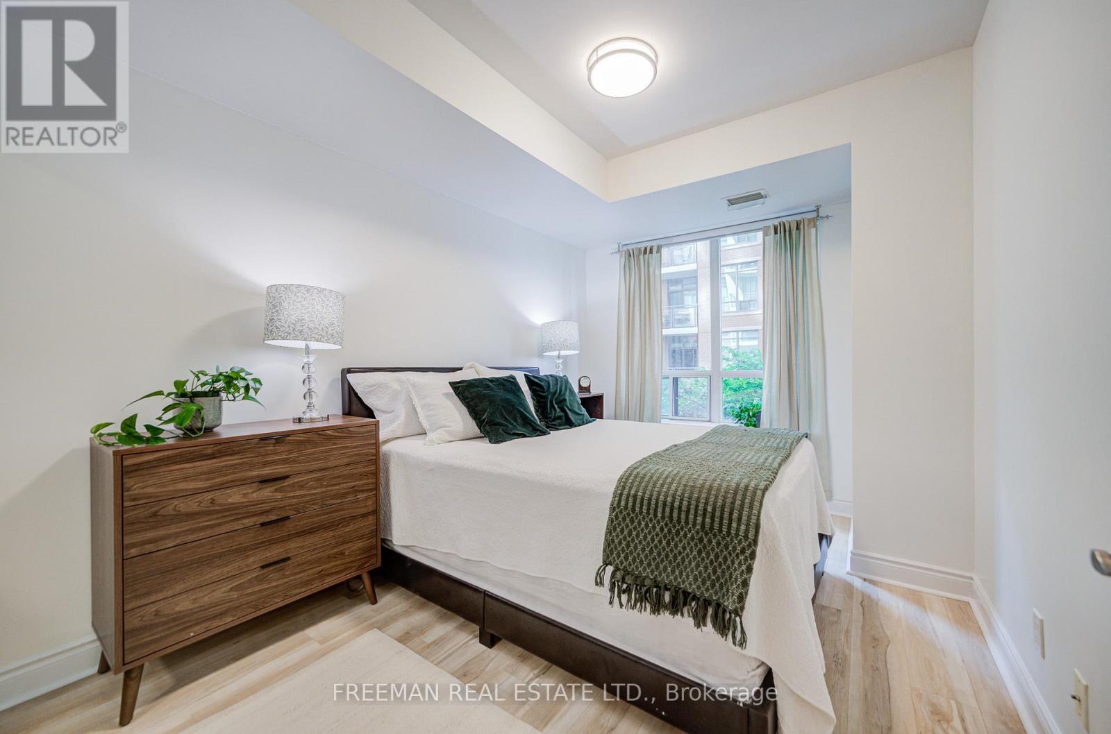 Photo 17 of 201 319 Merton Street, Toronto ON