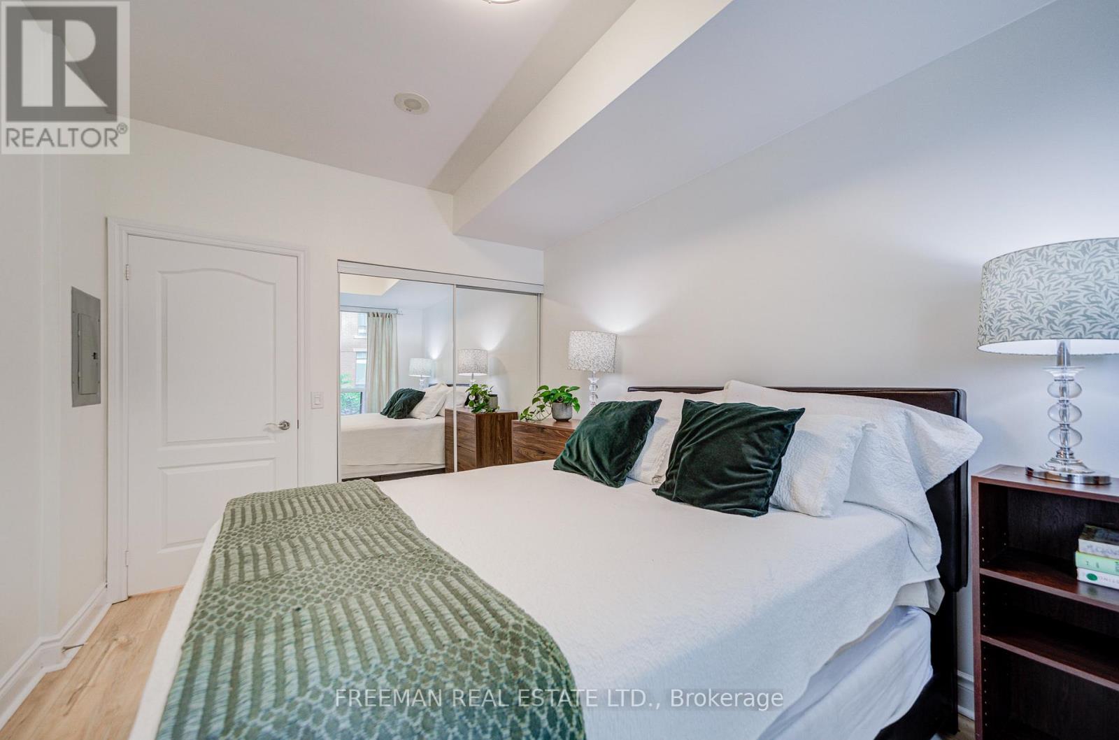 Photo 18 of 201 319 Merton Street, Toronto ON