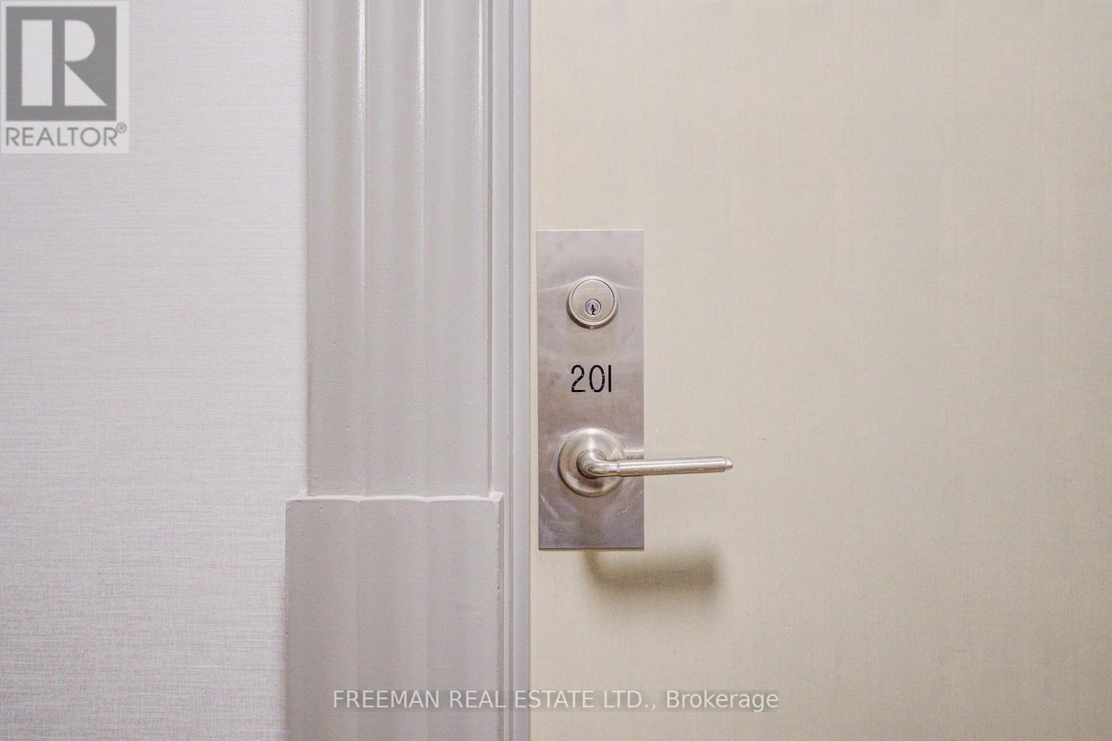 Photo 5 of 201 319 Merton Street, Toronto ON