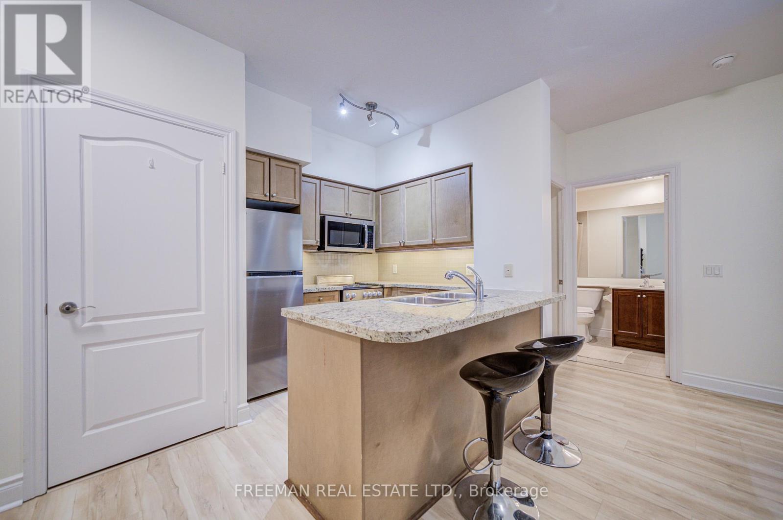 Photo 8 of 201 319 Merton Street, Toronto ON